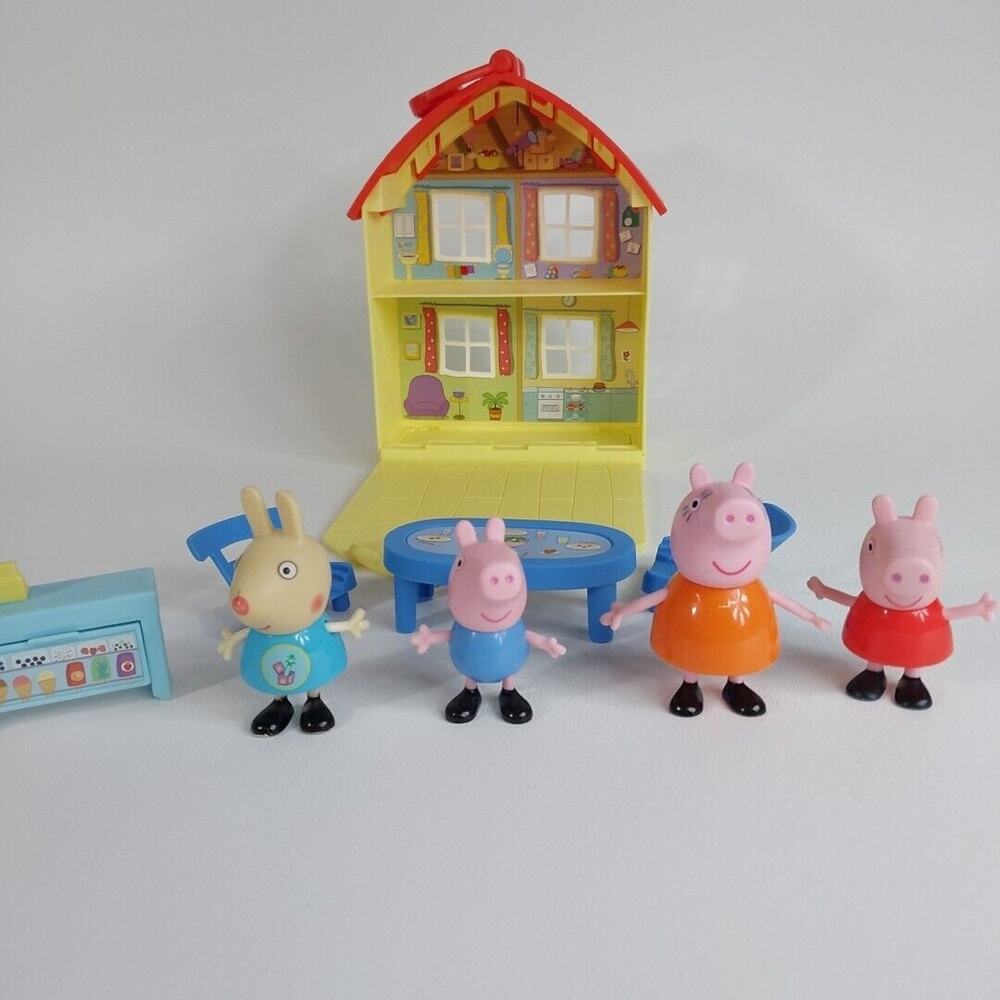 Small Fold Up And Take Peppa House With Figures And Accesories Peppa‎ Pig Family